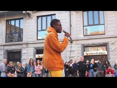 Leonard Cohen - Hallelujah - Flash Mob  Liceo Musicale di Alessandria