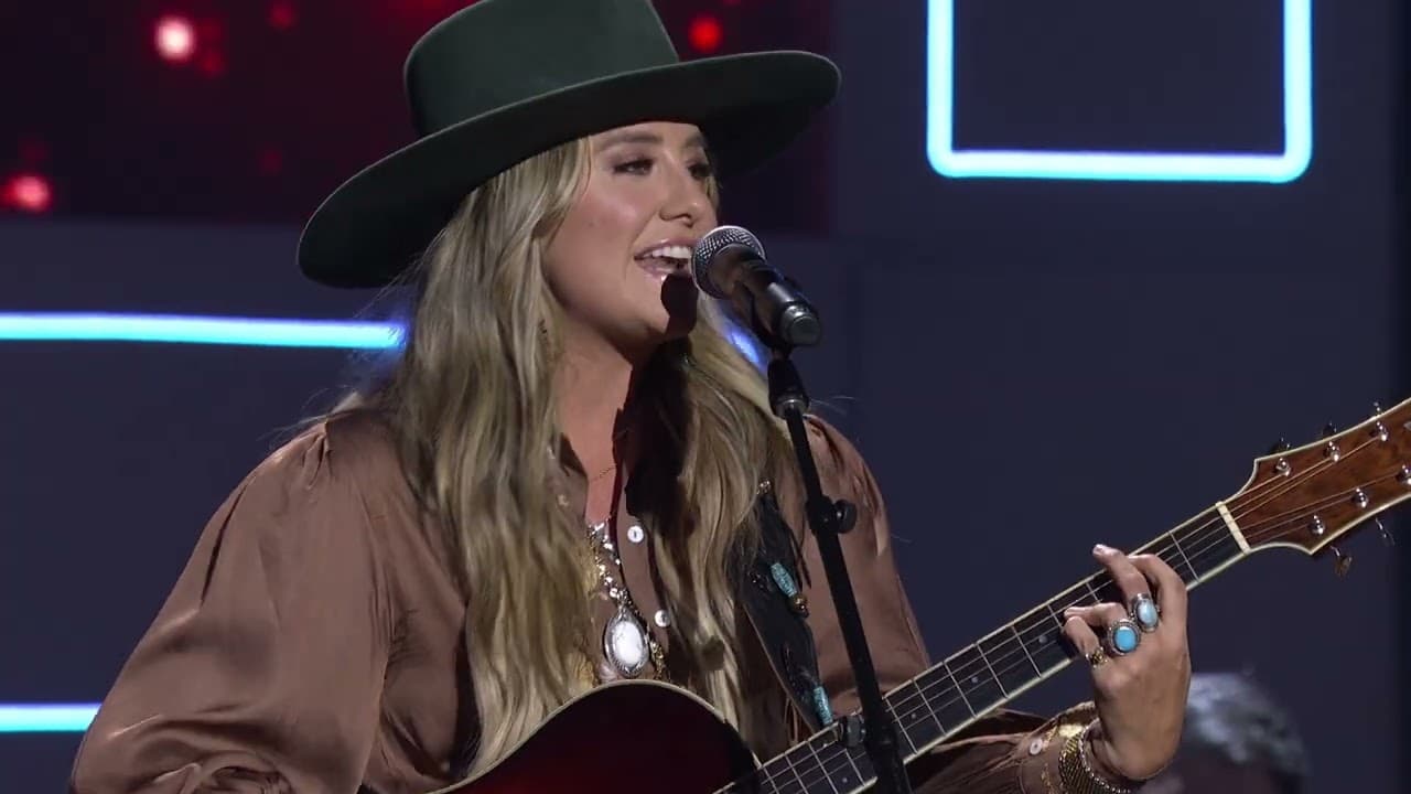 Lainey Wilson – Workin’ Overtime (2022 ACM Honors Performance)