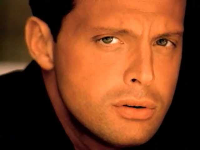 Luis Miguel - Amarte Es Un Placer (Official Music Video)