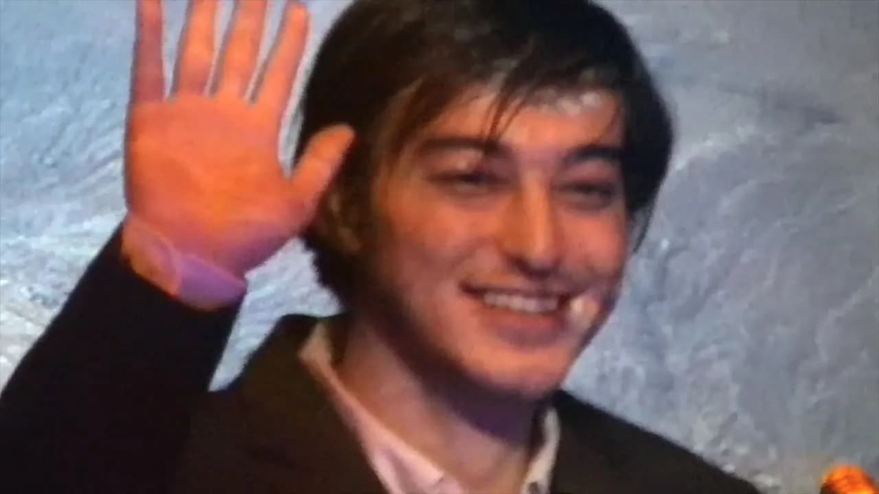 Joji - Gimme Love (Official Video)