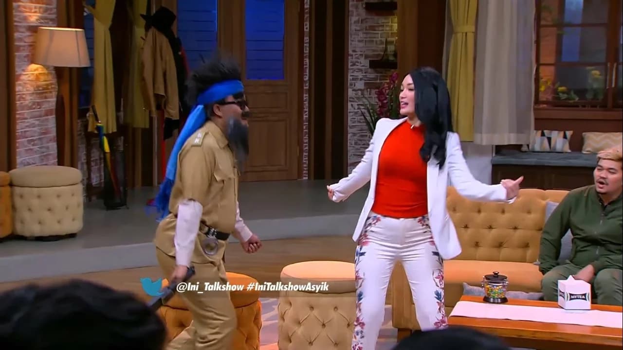 Asyiknya Joget Vijay si Polisi India Bareng Zaskia Gotik