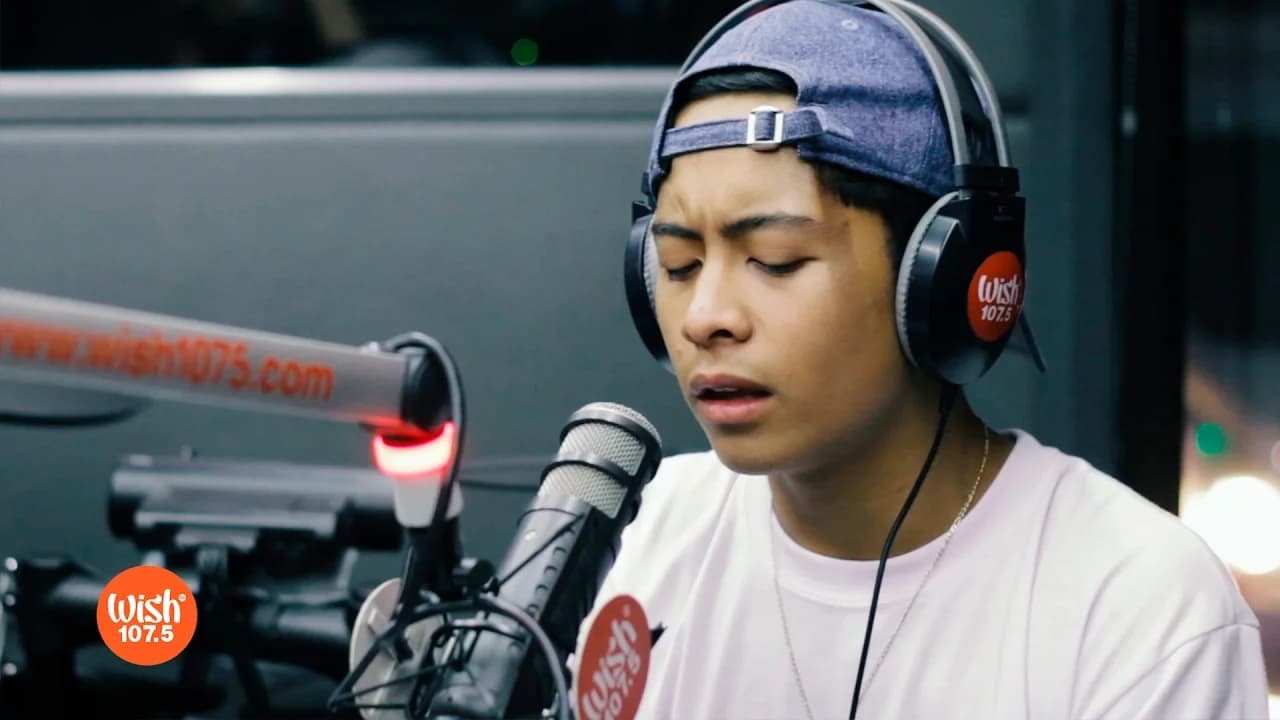 Justin Vasquez sings "Mahal na Mahal" (Sam Concepcion) LIVE on Wish 107.5 Bus