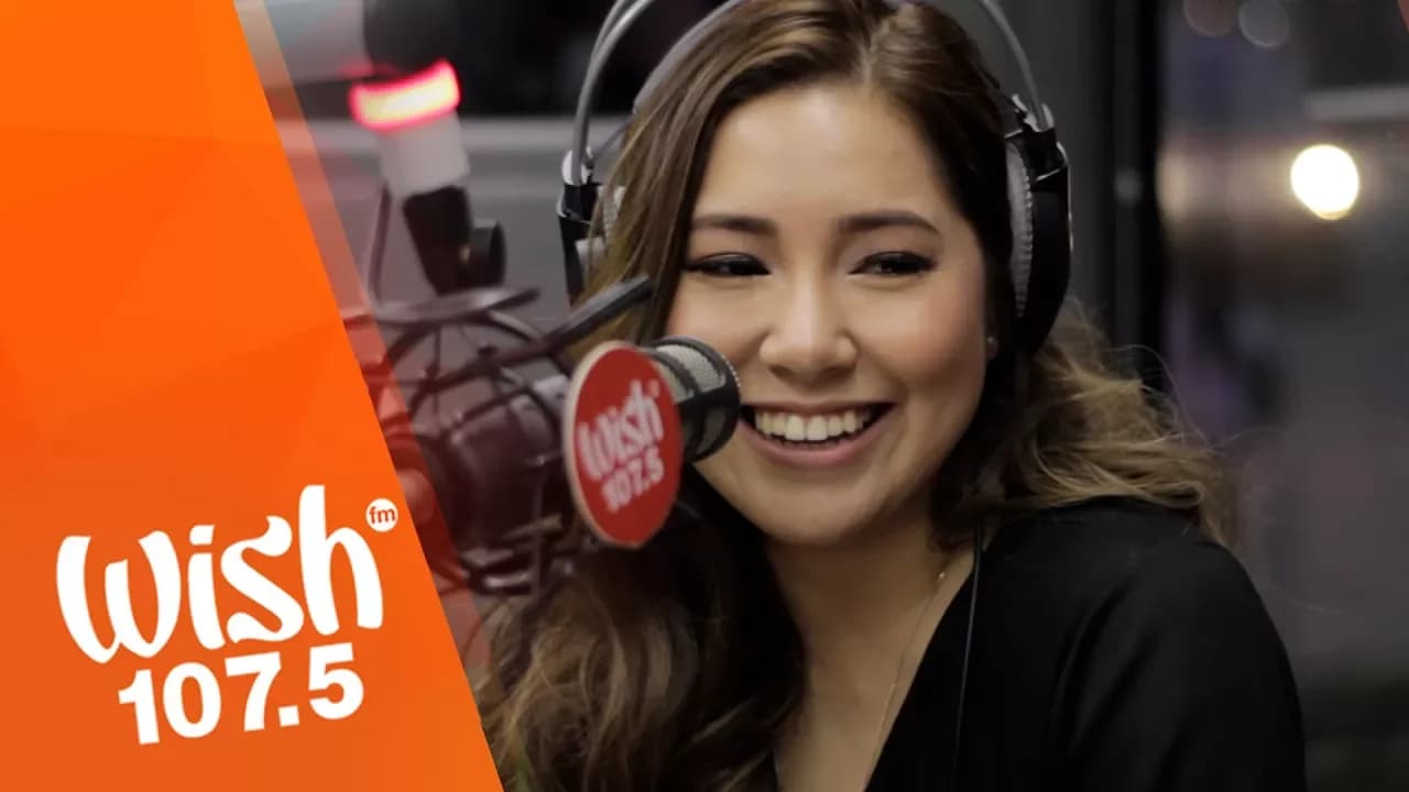 Moira Dela Torre sings "Torete" LIVE on Wish 107.5 Bus
